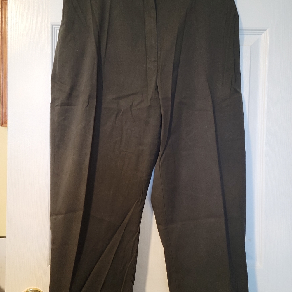 Khaki green capris